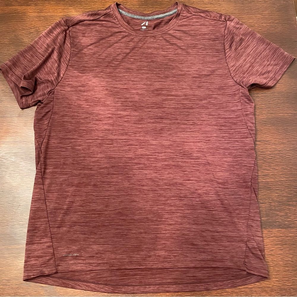Quick Dry Men's Athletic Top Size L